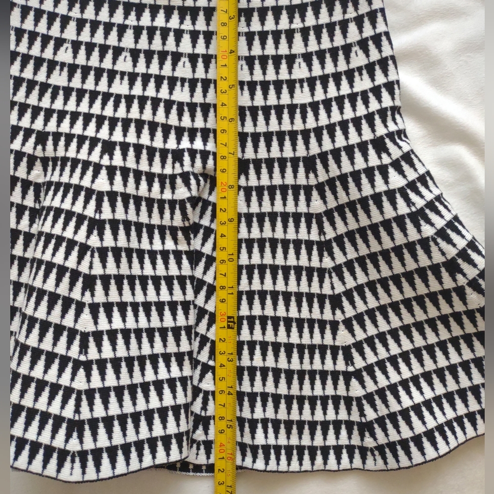 Forever 21 Women's Black&White Houndstooth Pull On Skirt || Medium - Picture 3 of 5